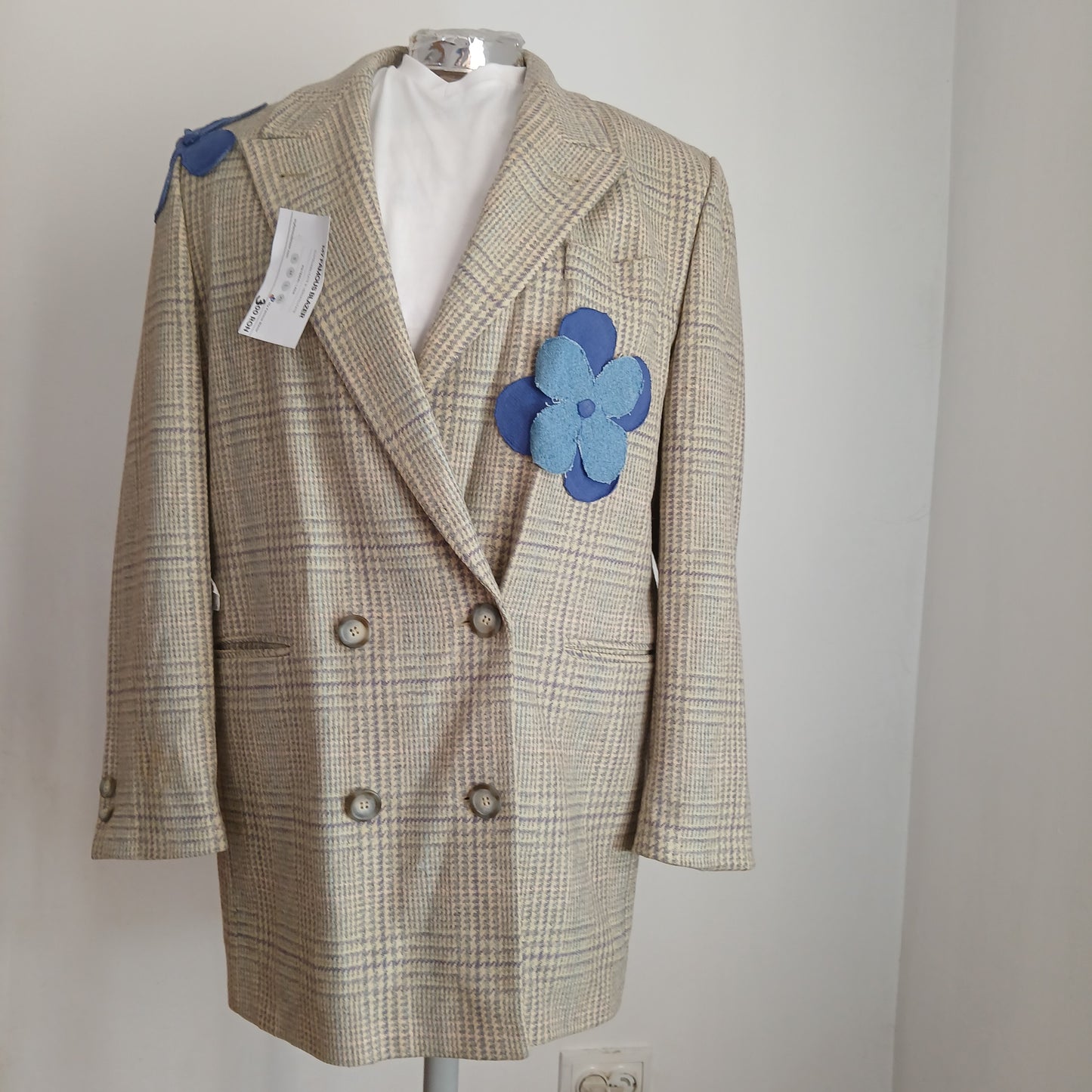 Blazer with flowers appliqués / patch