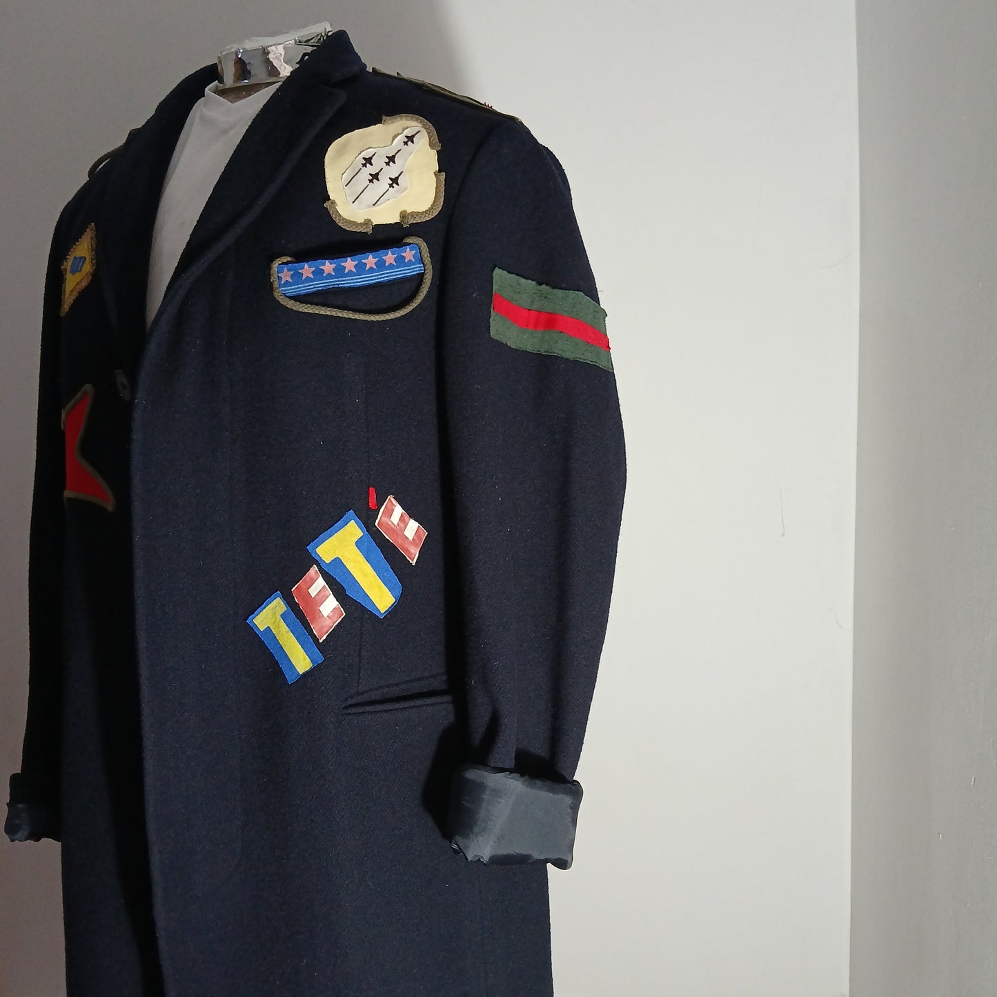 Reinterpreted coat with patches - Che Guevara patches