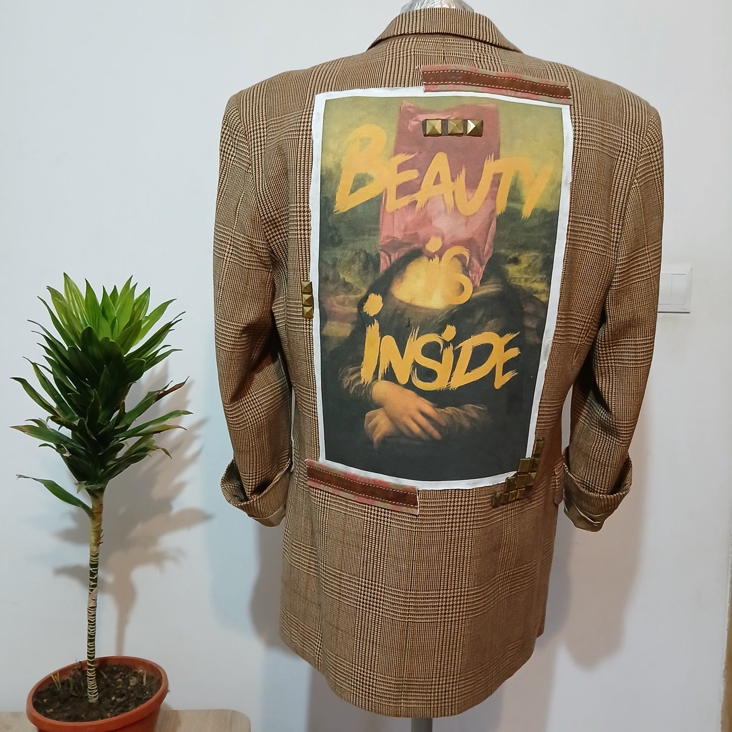 Oversized vintage blazer - Mona Lisa - " beauty is inside " statement patches