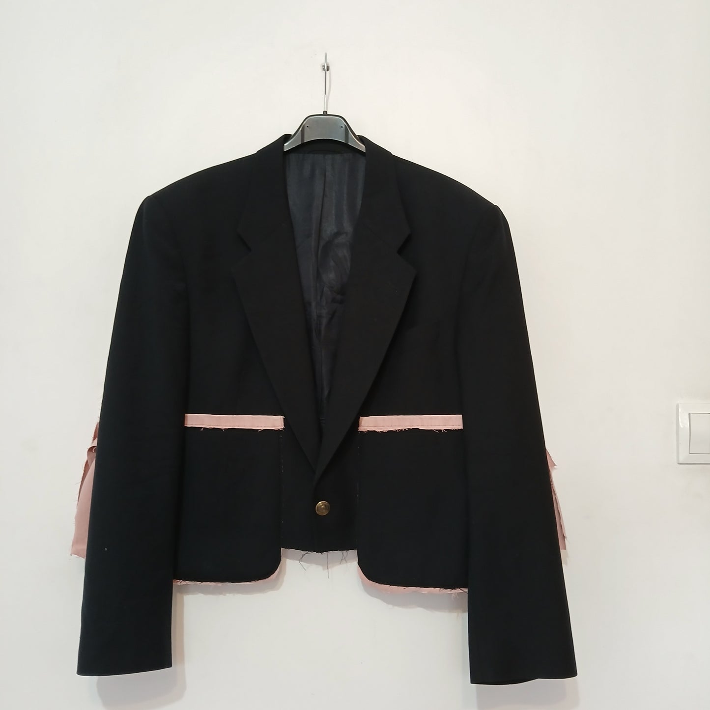 Blazer unfinished with fringes