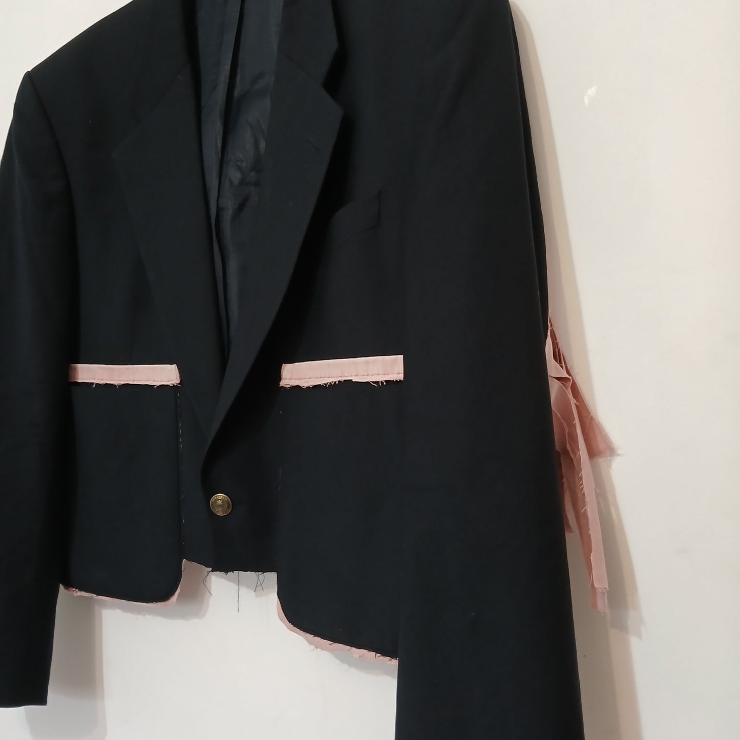 Blazer unfinished with fringes