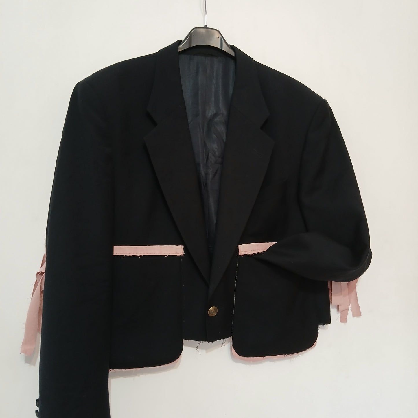 Blazer unfinished with fringes