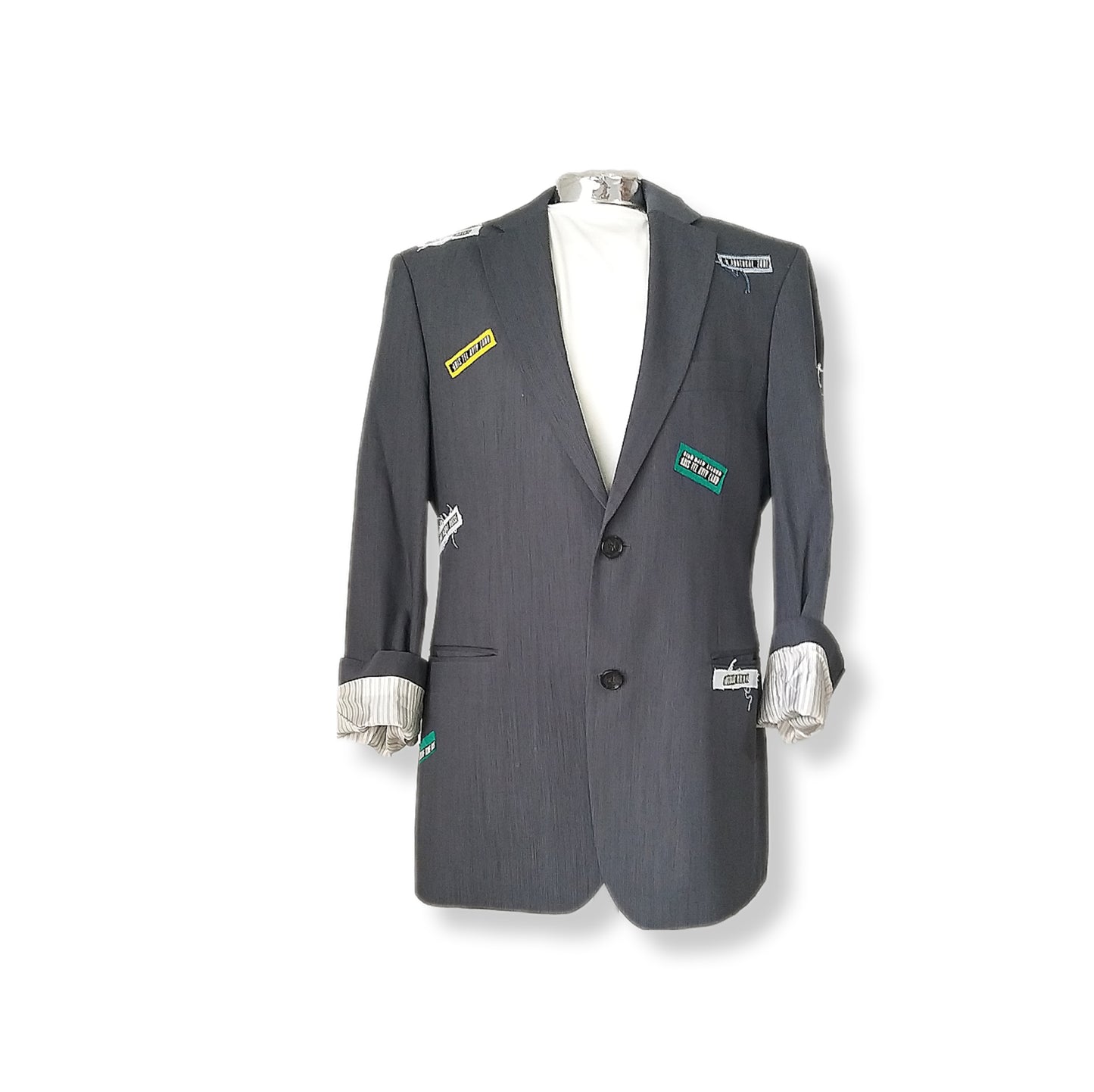 Pre-pwned luxury gray blazer with patches