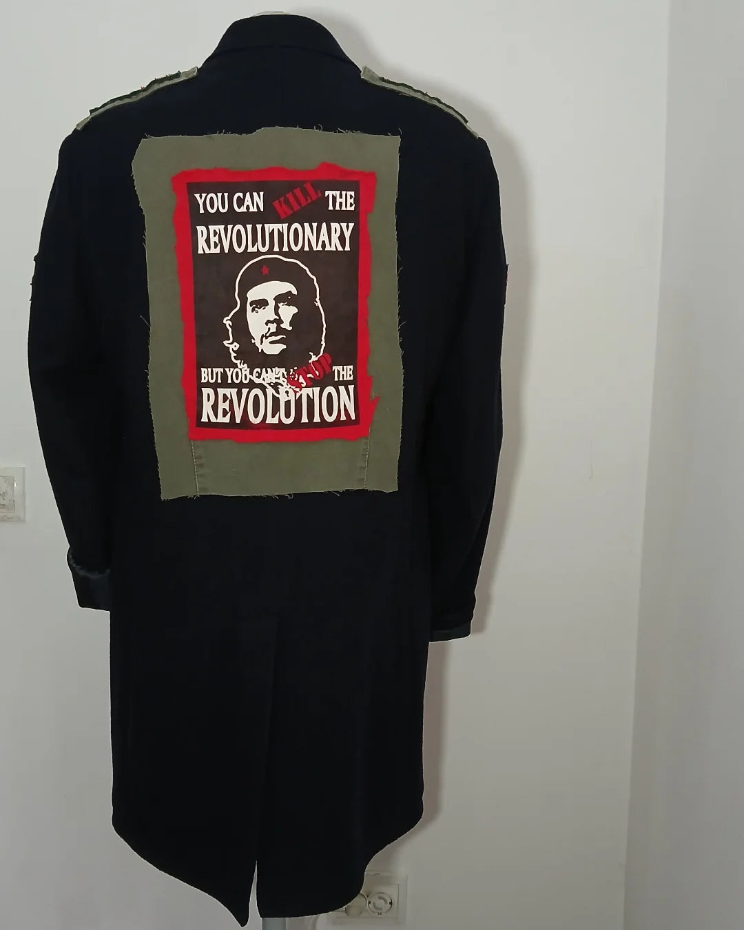 Reinterpreted coat with patches - Che Guevara patches