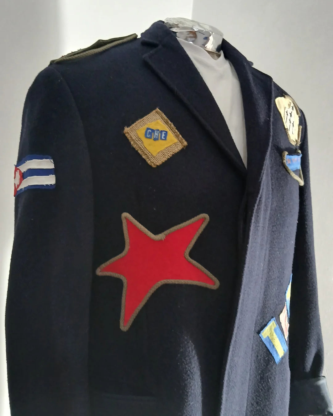 Reinterpreted coat with patches - Che Guevara patches