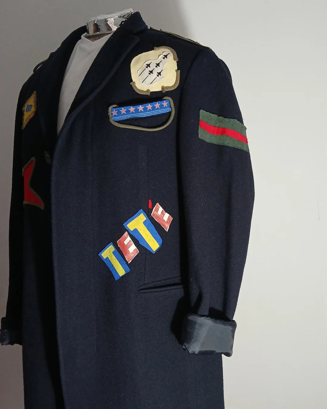 Reinterpreted coat with patches - Che Guevara patches