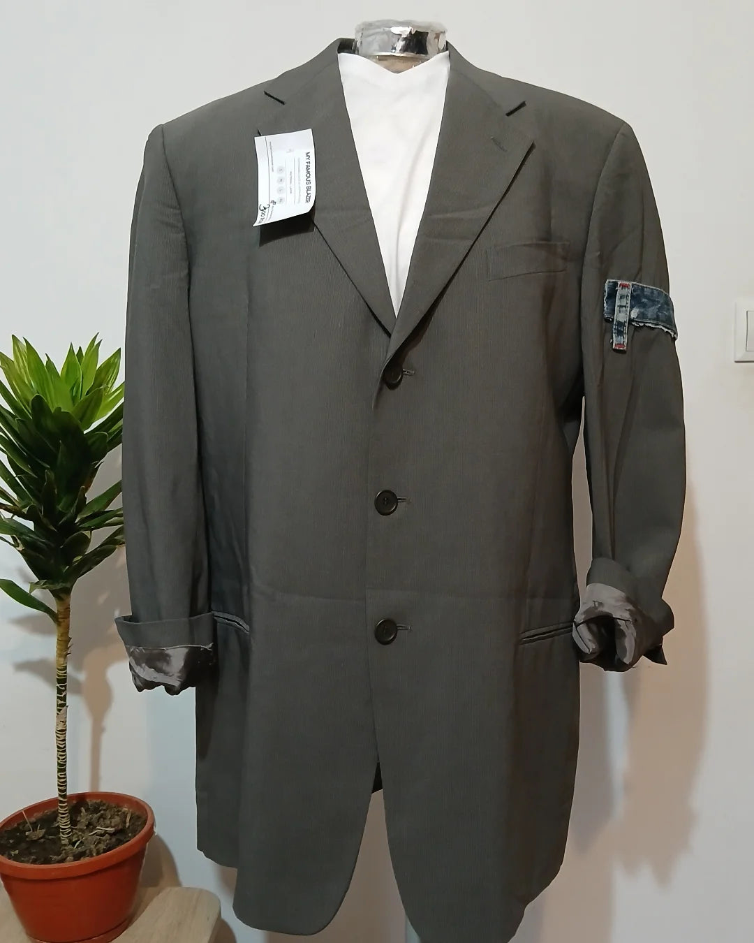 Single breasted pre-owned blazer - King Charles tableau patch